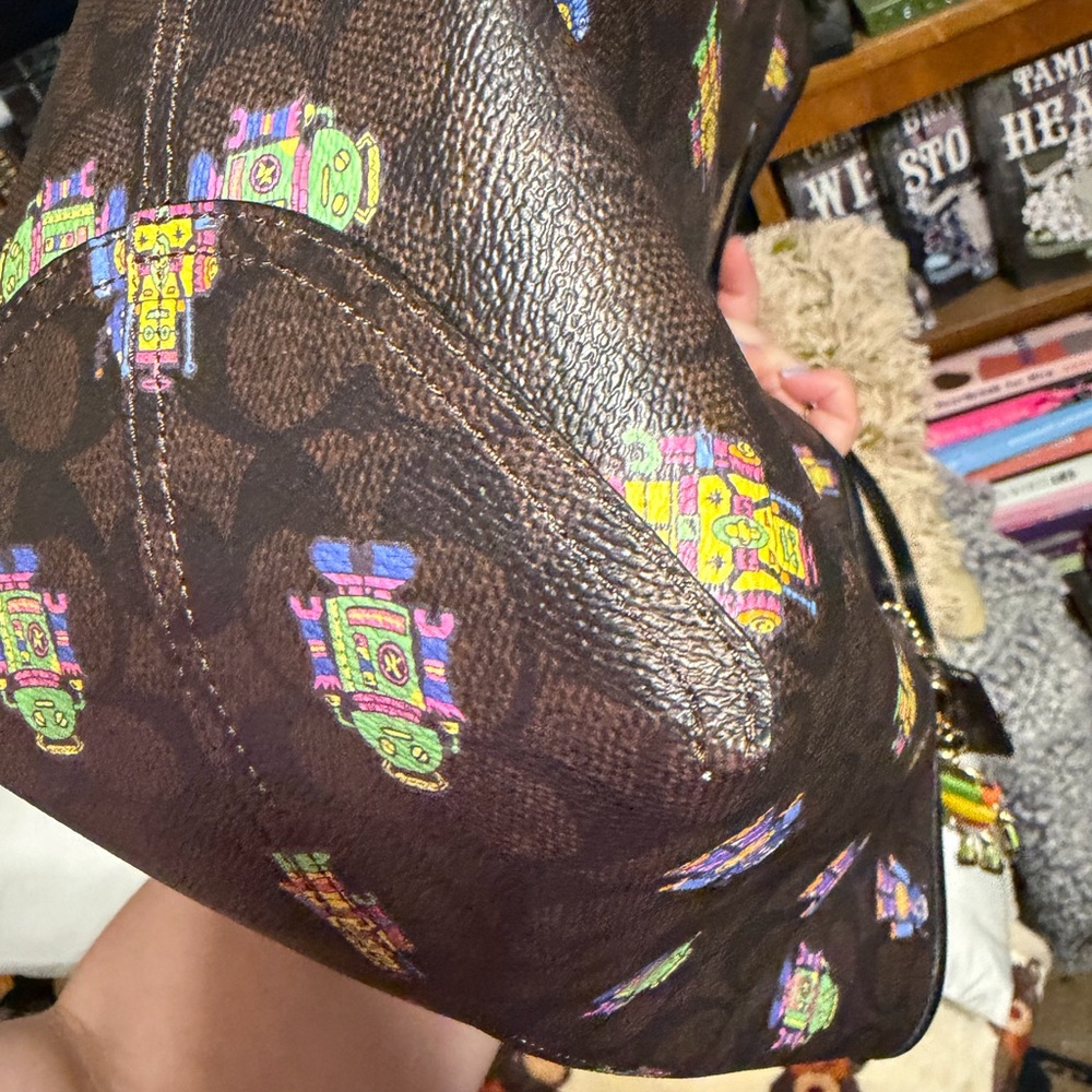 Coach robot tote - Picture 6 of 9